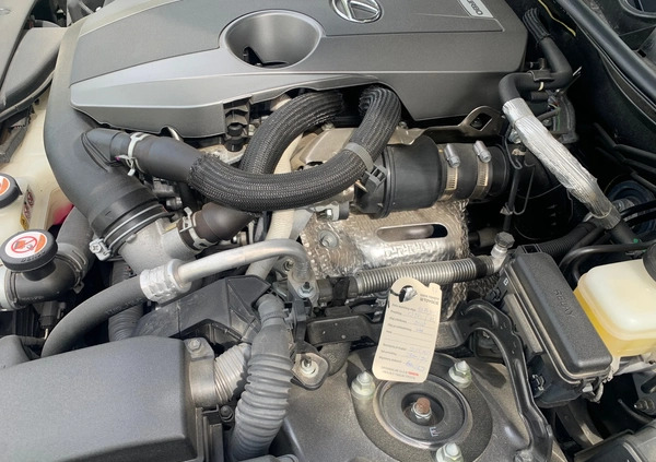 Lexus IS cena 119000 przebieg: 28530, rok produkcji 2018 z Kraków małe 67